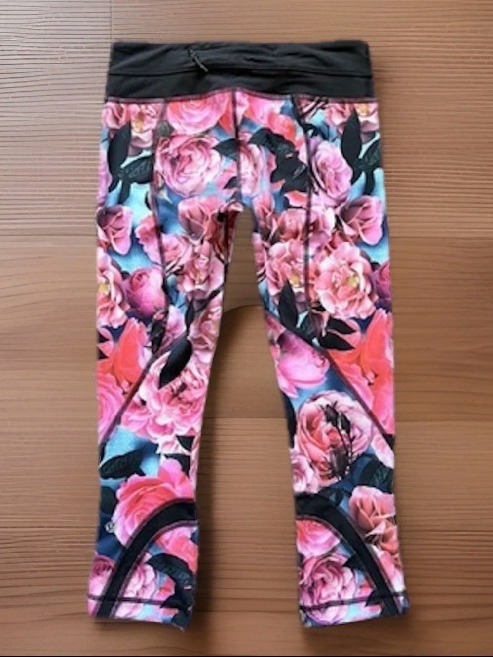 LULULEMON Leggings Size 4 Black/ Secret Garden Inspire Crop ll SPECIAL EDITION - Picture 10 of 13